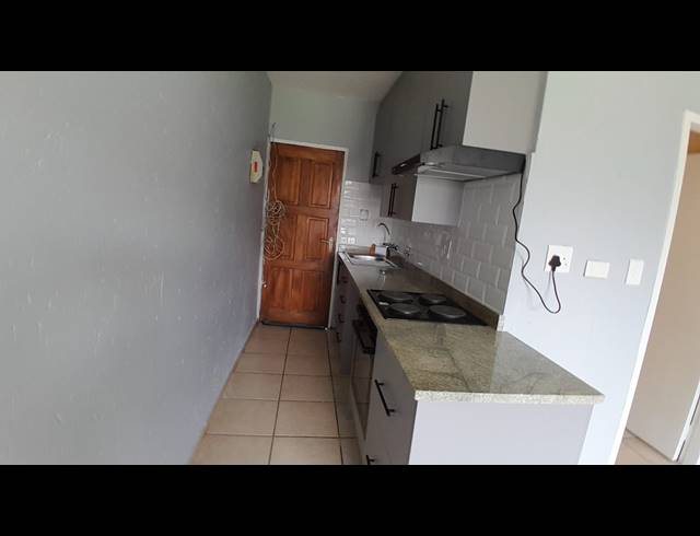 2 BEDROOM APARTMENT FOR SALE IN KEMPTON PARK CENTRAL